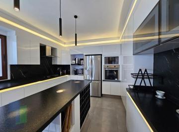 c87286eb9eb93b8422cb8c91570f028ec7a9c4ada8028b39efa81284c8564941 · Moderna Residencia en Venta, a Una Cuadra de Los Arcos y Blvd Bernardo Quintana