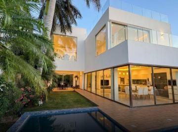 Casa de 3 habitaciones, Benito Juárez · Residencia en Puerto Cancún con Vista Al Golf, Alberca y Roof Garden