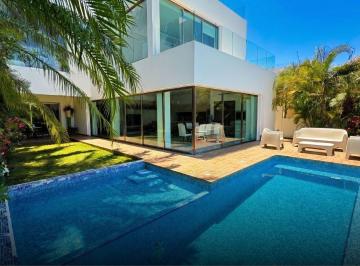 Casa de 3 habitaciones, Benito Juárez · Residencia en Puerto Cancún con Vista Al Golf, Alberca y Roof Garden
