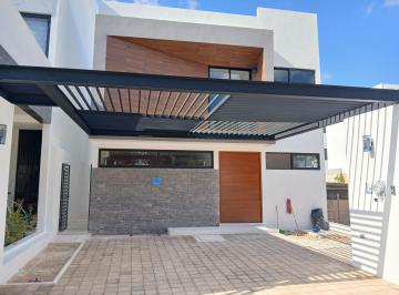 Casa · 272m² · 4 Recámaras · 1 Estacionamiento · Casa en Aqua Residencial
