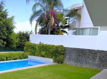 Casa · 408m² · 3 Recámaras · 3 Estacionamientos · Casa en Venta en Cumbres del Lago