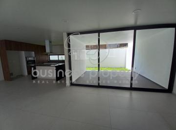 Casa · 352m² · 3 Recámaras · 4 Estacionamientos · Hermosa Casa en Moncayo Excelentes Espacios y Muy Iluminada