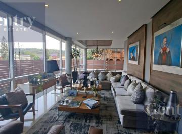 Casa · 600m² · 3 Recámaras · 5 Estacionamientos · Jardines en La Montaña, Residencia Moderna en Renta