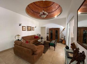 Casa · 220m² · 3 Recámaras · 3 Estacionamientos · Casa en Lomas de Jiutepec