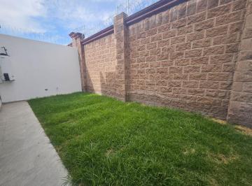Casa de 3 habitaciones, San Andrés Cholula · Casa en Venta en Morillotla: 3 Recámaras, Jardín, Estudio y Roof Garden