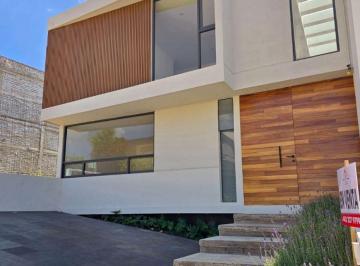 Casa de 3 habitaciones, Morelia · Casa en Venta en Fracc. Cisnes, Vistas Altozano. ¡Espacios Amplios, Llena de Luz!
