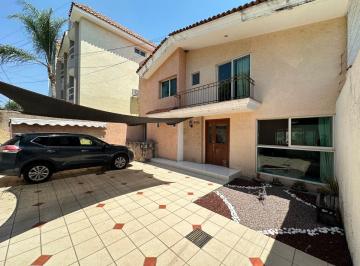 Casa de 3 habitaciones, Zapopan · Casa Para Remodelar, Como Oficinas o Desarrollo Vertical