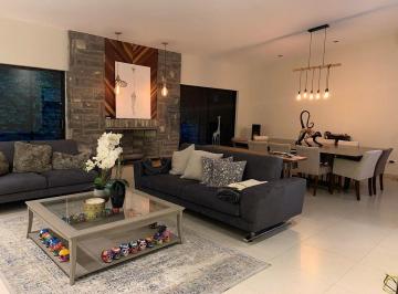0001f00a32015fd1bb3e65c23815b4712a2e8159867776c3be11ff2b8c8e0727 · Bosques del Valle Casa en Venta