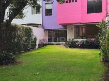 Casa · 338m² · 3 Recámaras · 2 Estacionamientos · Casa con Amplisimo Jardin en Fracc Loma de Guadalupe