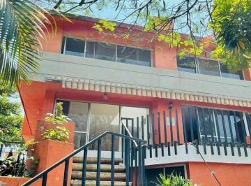 Casa · 720m² · 3 Recámaras · 3 Estacionamientos · Casa en Lomas de Miraval