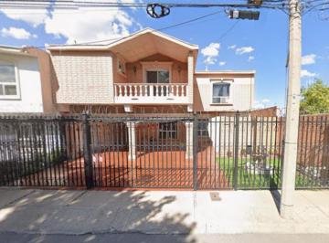 Casa de 4 habitaciones, Chihuahua · Casa en Venta en Colonia San Felipe V Etapa, Chihuahua, Chihuahua.