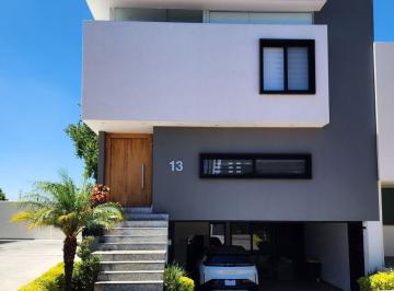 Casa de 5 habitaciones, Zapopan · Casa en Venta en Coto Acanthia Fracc. Solares de 5 Recamaras en Zapopan