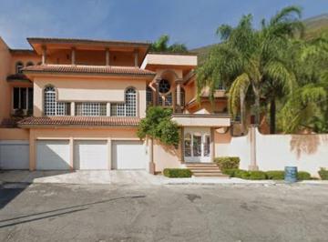 Casa de 5 habitaciones, Monterrey · Casa en Las Cumbres Monterrey en Remate Bancario