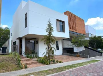 Casa · 230m² · 4 Recámaras · 2 Estacionamientos · Nueva Casa en Venta Bosques Vallarta