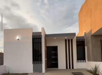 Casa de 3 habitaciones, Villa de Alvarez · Casa en Venta Fracc. Bielva Residencial 3 Recamaras Cerca Glorieta Los Perritos Villa de Álvarez