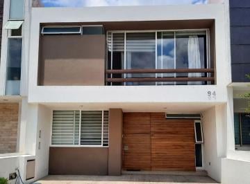 Casa en condominio de 4 habitaciones, Zapopan · Casa en Renta en Coto H, La Cima de Zapopan. con Recámara y Baño en Planta Baja