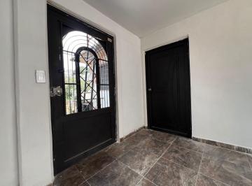 PUERTA PRINCIPAL · Casa Sola, en Renta