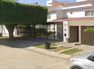 Casa de 4 habitaciones, Zapopan · Venta de Casa en Bumgabillas Zapopan