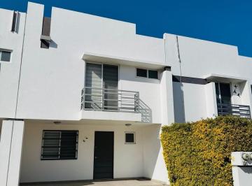 Casa · 132m² · 3 Recámaras · 2 Estacionamientos · Casa en Venta en Porton del Valle por La Antorcha Zona Norte Salida Lagos