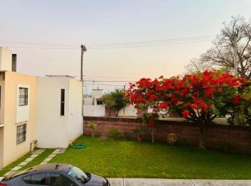 Casa en condominio · 90m² · 3 Recámaras · 2 Estacionamientos · Casa en Condominio con Alberca en Paseos de Xochitepec.