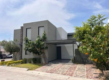 Casa · 279m² · 3 Recámaras · 2 Estacionamientos · Casa en Renta Lomas del Molino I
