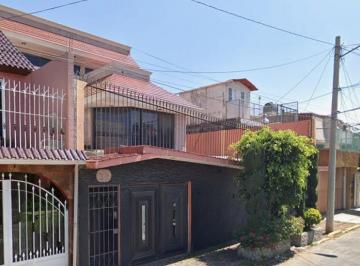 Casa de 3 habitaciones, Nezahualcóyotl · Casa en Venta en Nezahualcóyotl Cerca de Periférico