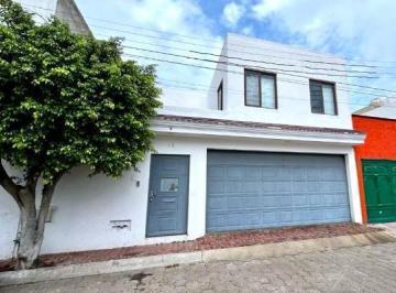 Casa · 291m² · 3 Recámaras · 2 Estacionamientos · Casa en Venta en Bosques del Acueducto