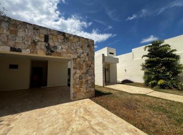 Casa · 518m² · 4 Recámaras · 3 Estacionamientos · Casa en Venta en Temozon Norte Merida