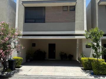 Casa · 220m² · 4 Recámaras · 2 Estacionamientos · Casa en Fraccionamiento Cerradas Concordia