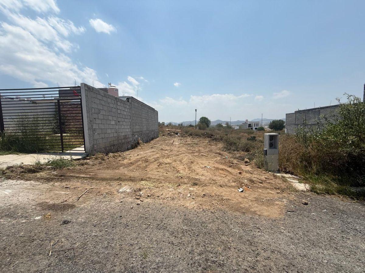 Terreno en Valle de Las Estrellas. 105 m. Decima Calle del Fracc, Regular 7 X 15 Todo en Orden