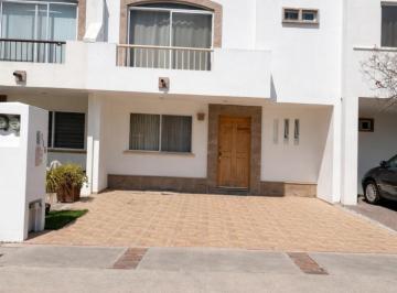 Casa en condominio · 110m² · 3 Recámaras · 2 Estacionamientos · Casa en Condominio - Fraccionamiento La Enramada