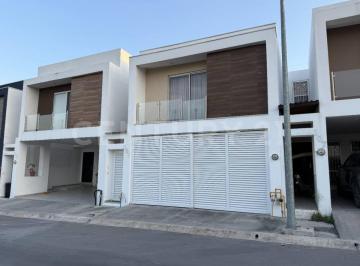 Casa · 169m² · 3 Recámaras · 2 Estacionamientos · Casa en Renta Frente Al Parque en Alvento, Apodaca, Nuevo León