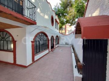 Casa · 230m² · 4 Recámaras · 1 Estacionamiento · Casa en Venta en María del Carmen, Benito Juárez, Cdmx