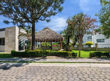 Casa · 297m² · 4 Recámaras · 2 Estacionamientos · Residencia en Lomas 2 Angelópolis