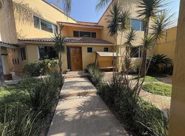 Casa · 445m² · 3 Recámaras · 2 Estacionamientos · Hermosa Casa Colonial en Jurica