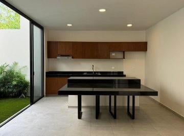 Casa de 3 habitaciones, Mérida · Casa Tipo Townhouse en Temozón Dentro de Privada
