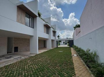 Casa de 3 habitaciones, Mérida · Casa Tipo Townhouse en Temozón Dentro de Privada