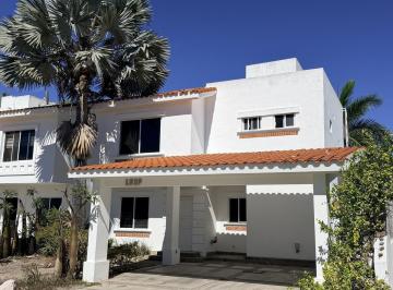 Casa · 3 Recámaras · 2 Estacionamientos · Casa en Fraccionamiento El Cid