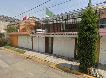 Casa de 5 habitaciones, Nezahualcóyotl · Casa en Venta en Bosques de España, Nezahulcoyotl