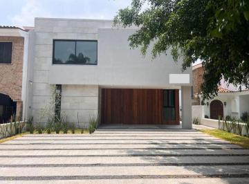 Casa en condominio · 338m² · 4 Recámaras · 4 Estacionamientos · Casa en Venta en Valle Real, Coto San Luis, Zapopan
