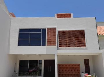 Casa de 5 habitaciones, Pachuca · Casa en Venta en Pachuca, con 5 Habitaciones y 4 Baños.