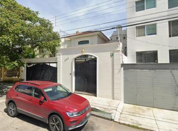 Casa de 4 habitaciones, Guadalajara · Remate Bancario | Casa Amplia en Terranova Junto a La Minerva | Alta Plusvalía en Guadalajara