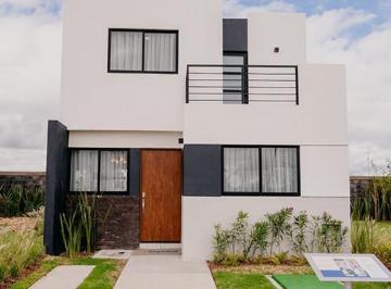 Casa · 93m² · 3 Recámaras · 2 Estacionamientos · Casa en Venta Modelo Viletta