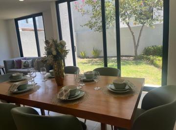 Casa · 215m² · 3 Recámaras · 2 Estacionamientos · Casa en Venta en Sophia Jurica