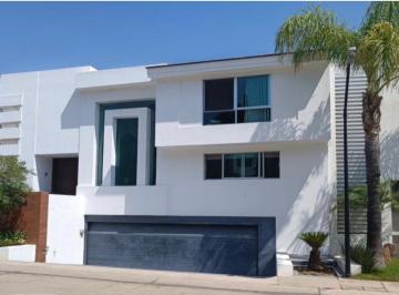 Casa de 4 habitaciones, Zapopan · Casa en Venta en Puerta del Bosque
