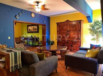 Casa · 350m² · 5 Recámaras · Casa en Venta, Amplia Estilo Colimota, Acabados Acabados en Madera de Lujo