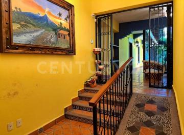 Casa · 350m² · 5 Recámaras · Casa en Venta, Amplia Estilo Colimota, Acabados Acabados en Madera de Lujo.