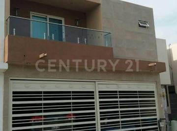 Casa · 160m² · 3 Recámaras · 2 Estacionamientos · Casa en Renta en Valle Azul en Apodaca