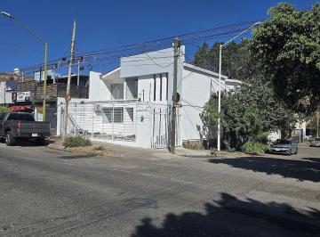 Casa uso de suelo de 8 habitaciones, Guadalajara · Edificio Para Notaría o Corporativo | Esquina Estratégica | 8 Privados con Ac