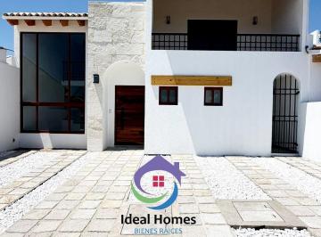 Casa · 200m² · 3 Recámaras · 2 Estacionamientos · Casa en Venta en Tequisquiapan, Fraccionamiento Privado con Alberca